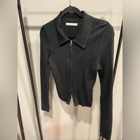 Women’s black Abercrombie and fitch ribbed knit zip up shirt - Picture 5 of 5